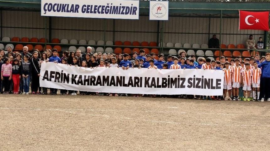 Akdeniz Belediyespor Kul&uuml;b&uuml; Sporcularından Mehmet&ccedil;iğe Destek