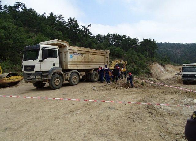 Hisarcık’ta Yol Yapım Çalışmasında Kaza: 1 Ölü