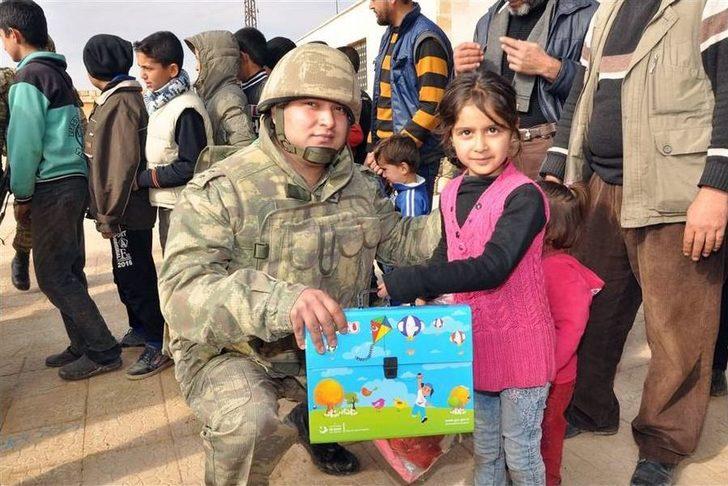 5’inci Zırhlı Tugay’ın Mehmetçikleri Cerabluslu Çocukların Yüzünü Güldürdü G2