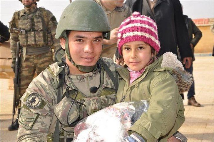 5’inci Zırhlı Tugay’ın Mehmetçikleri Cerabluslu Çocukların Yüzünü Güldürdü G4