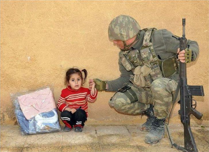 5’inci Zırhlı Tugay’ın Mehmetçikleri Cerabluslu Çocukların Yüzünü Güldürdü G5