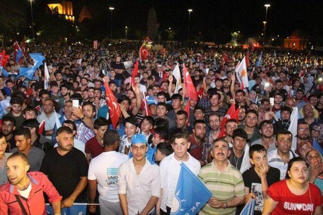 Seçim Sonuçları Konya’da Coşkuyla Kutlandı