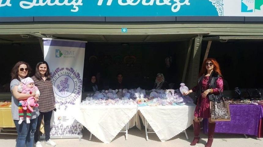 İzmitli Kadınlar, &Uuml;rettikleri &Uuml;r&uuml;nleri Satışa &Ccedil;ıkarttılar