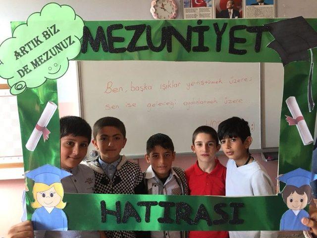 Ağrı Fatih Sultan Mehmet İlkokulu’nda Mezuniyet Heyecanı