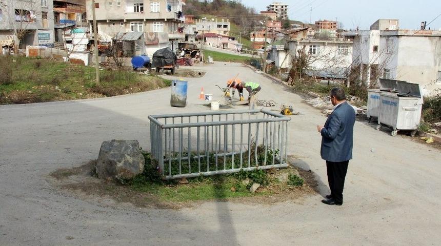 Yol Ortasındaki Mezar Merak Konusu Oldu