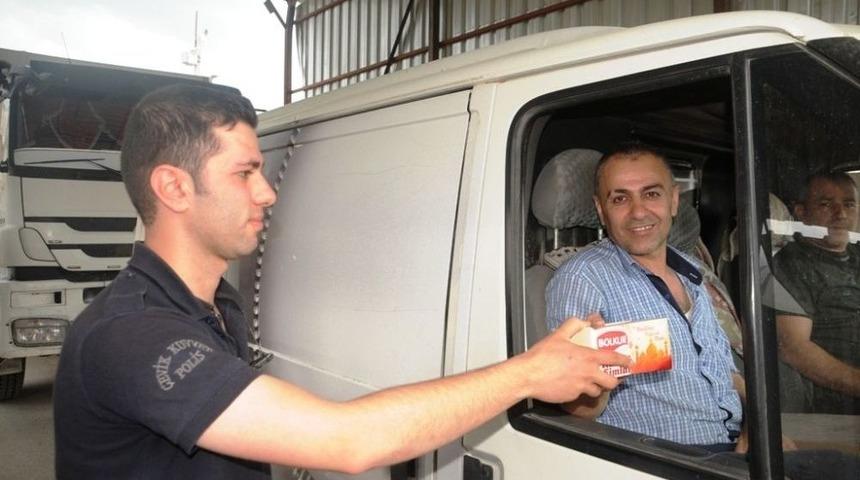 Cizre Polisinden Vatandaşlara Kandil Simidi