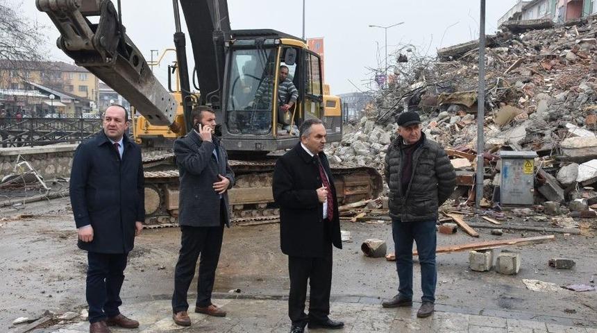 D&uuml;zce&rsquo;de Rıhtım Caddesinde Yıkım Başladı