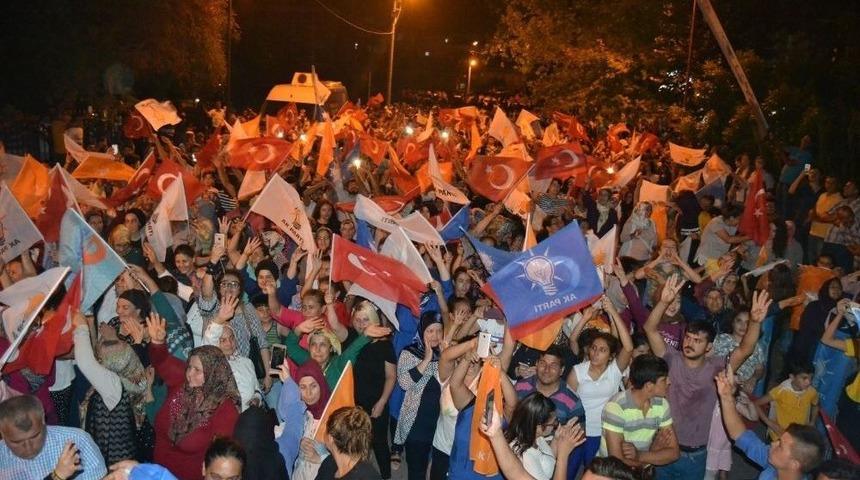 Bozyazı’da Ak Parti’nin Zaferi Coşkuyla Kutlandı