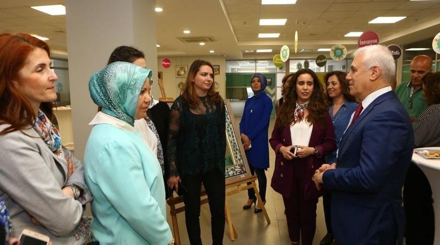 &Ccedil;inide A&ccedil;an &Ccedil;i&ccedil;ekler