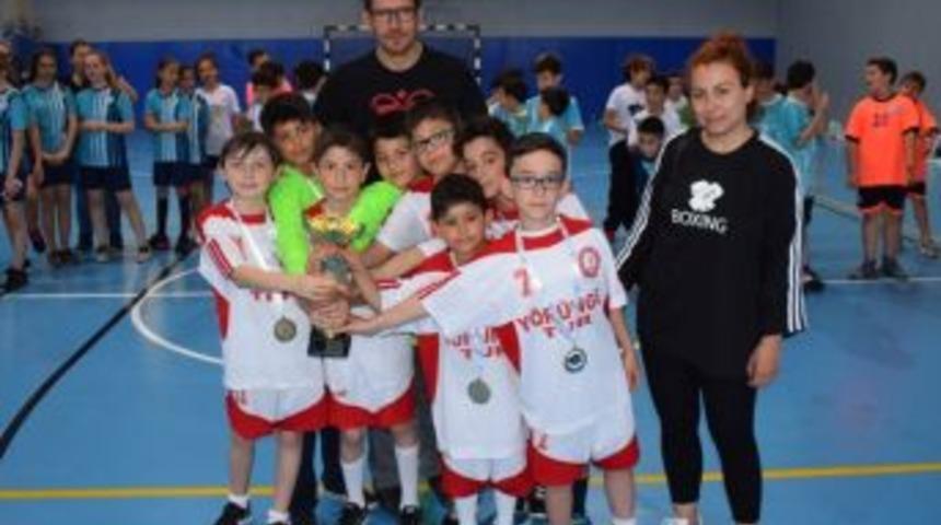 Hentbolda Kupa Ve Madalyalar Sahiplerini Buldu