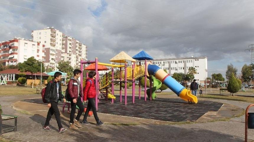 Toroslar&rsquo;da Park Ve Yeşil Alanlar Elden Ge&ccedil;iriliyor