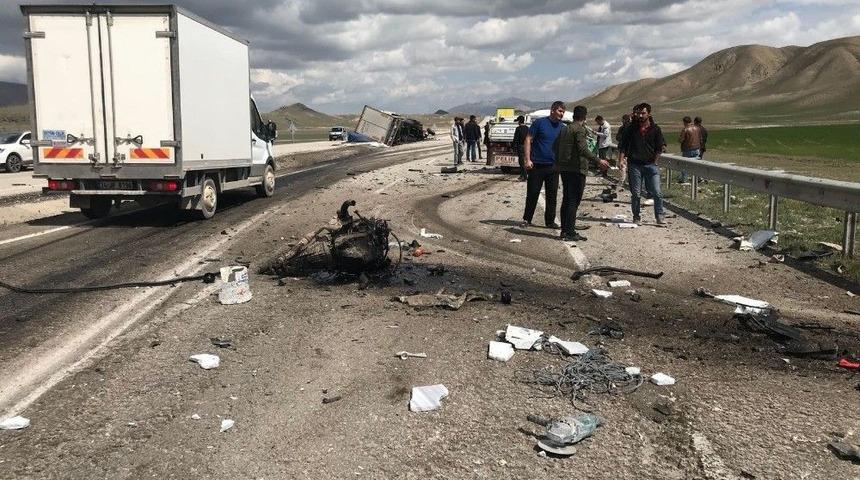 Doğubayazıt&rsquo;ta Trafik Kazası: 2 &Ouml;l&uuml;, 1 Yaralı