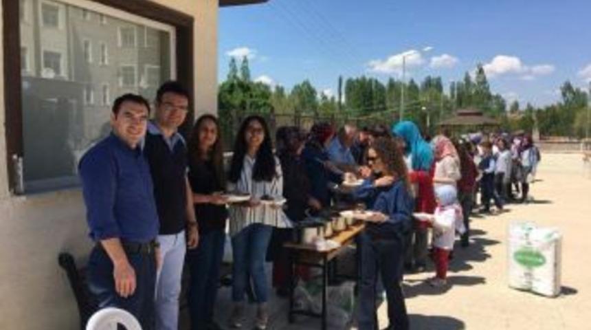 &Ouml;ğretmenler Kendi Aralarında Para Toplayıp Berat Kandili Dolayısıyla Kurban Kestiler