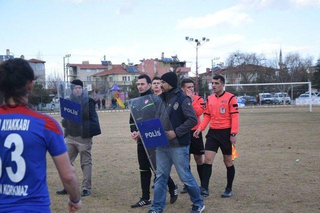 Şuhut Hisarspor-sökespor Karşılaşmasında Olaylar Çıktı