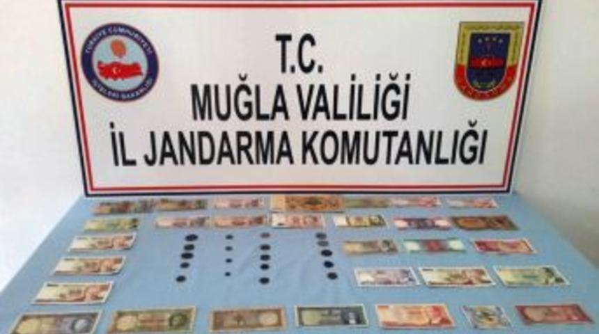 Eski Paraları Jandarmaya Satmaya Çalıştı