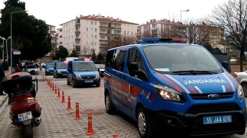 Silah Ka&ccedil;ak&ccedil;ılığı Operasyonunda 5 Kişi Adliyeye Sevk Edildi