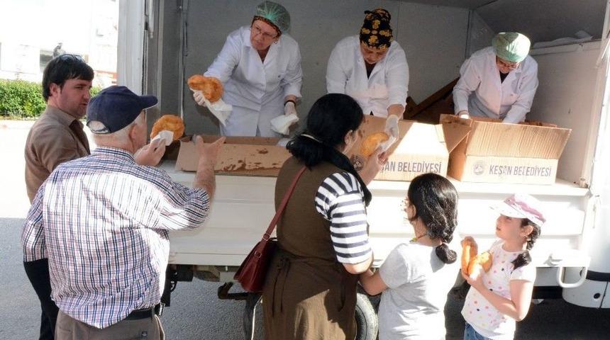 Keşan’da Kandil Dolayısıyla Lokma Dağıtıldı