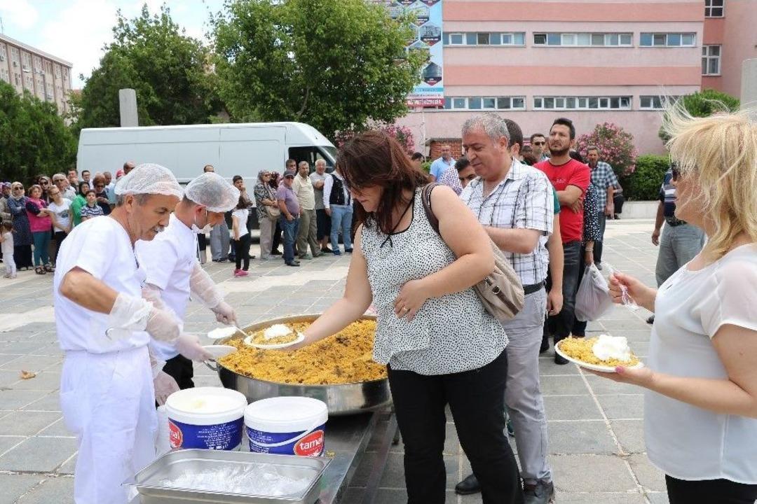 Ak Parti &Ccedil;anakkale&rsquo;den 5 Bin Kişilik Pilav İkramı