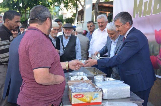 Helva İkramına Yoğun İlgi