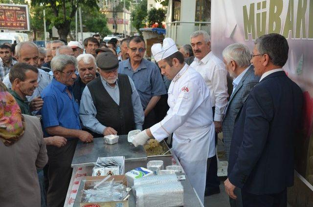 Helva İkramına Yoğun İlgi