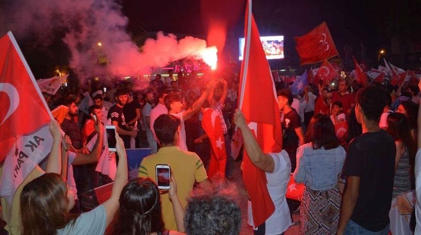 Torbalı&rsquo;da El Ele Zafer Kutlaması