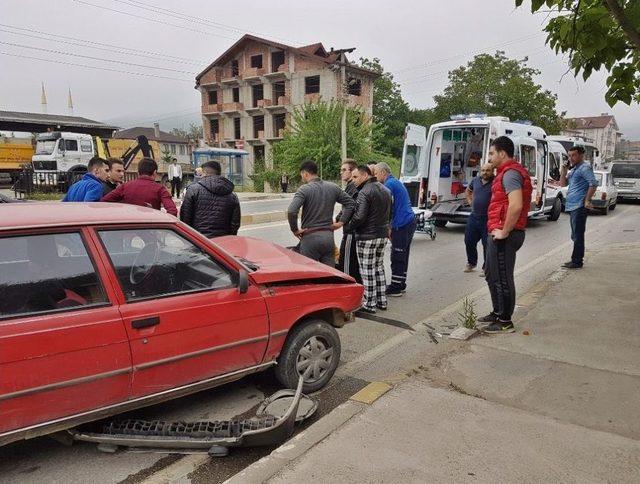 Sakarya’da 3 Aracın Karıştığı Kazada 1 Kişi Yaralandı