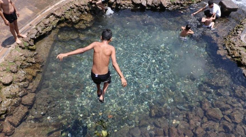 Diyarbakır&rsquo;da Aşırı Sıcaklar Bunalttı