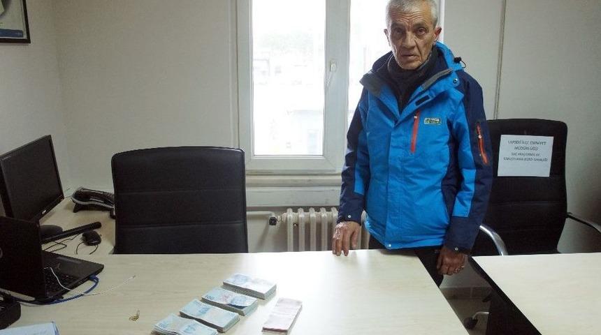 Evden 53 Bin Lira &Ccedil;alan Hırsız Kıskıvrak Yakalandı