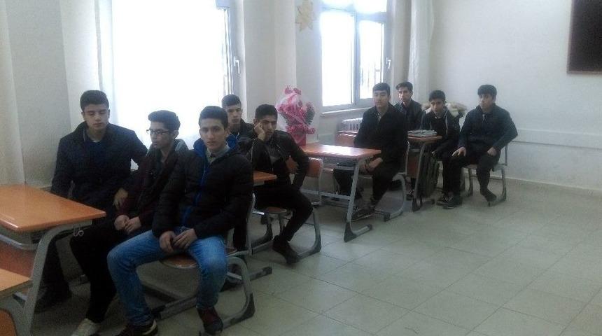 S&uuml;t Sağarken &Ouml;len Lise &Ouml;ğrencisinin Masası Boş Kaldı