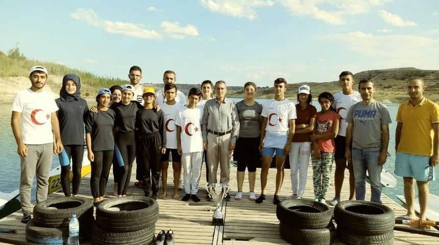 Vali Kalkancı Şampiyon K&uuml;rek&ccedil;ileri Tebrik Etti