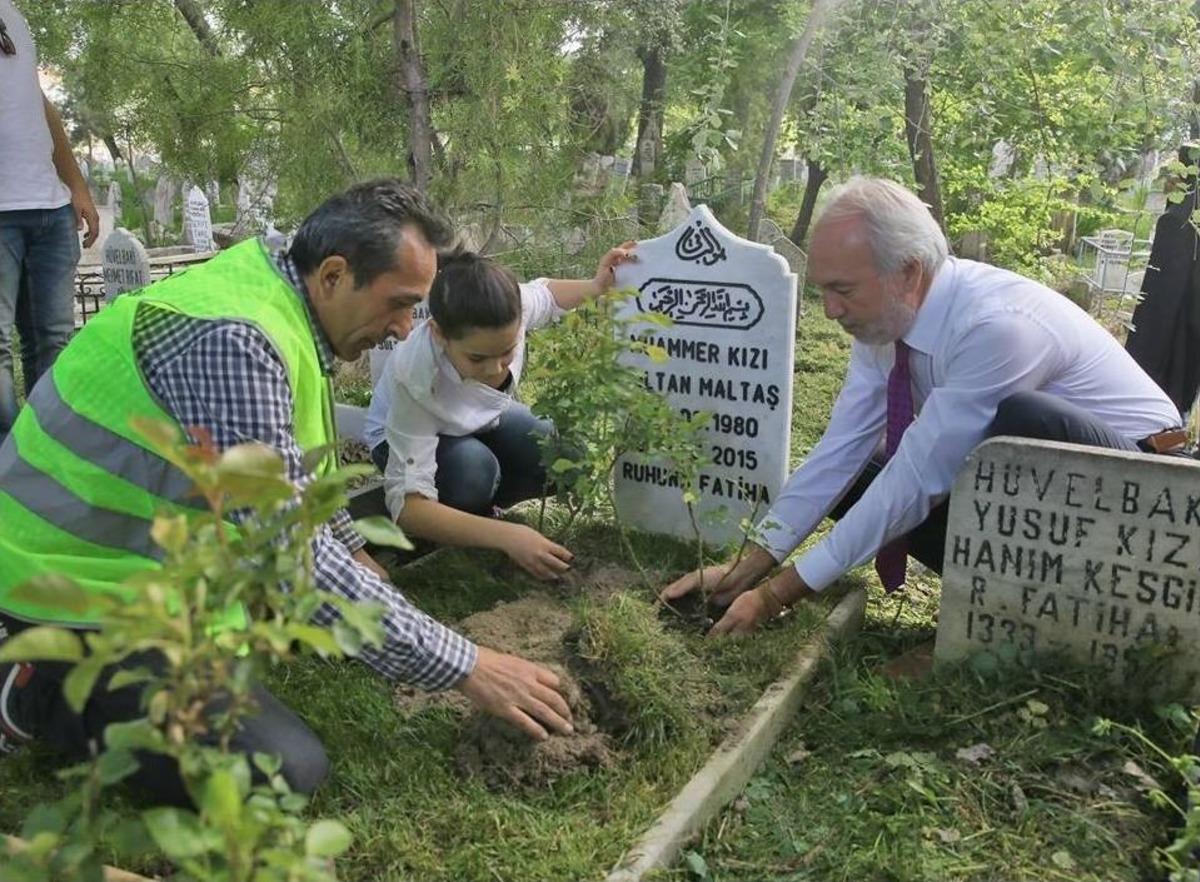 Başkan Sara&ccedil;oğlu G&ouml;n&uuml;llere Dokunuyor