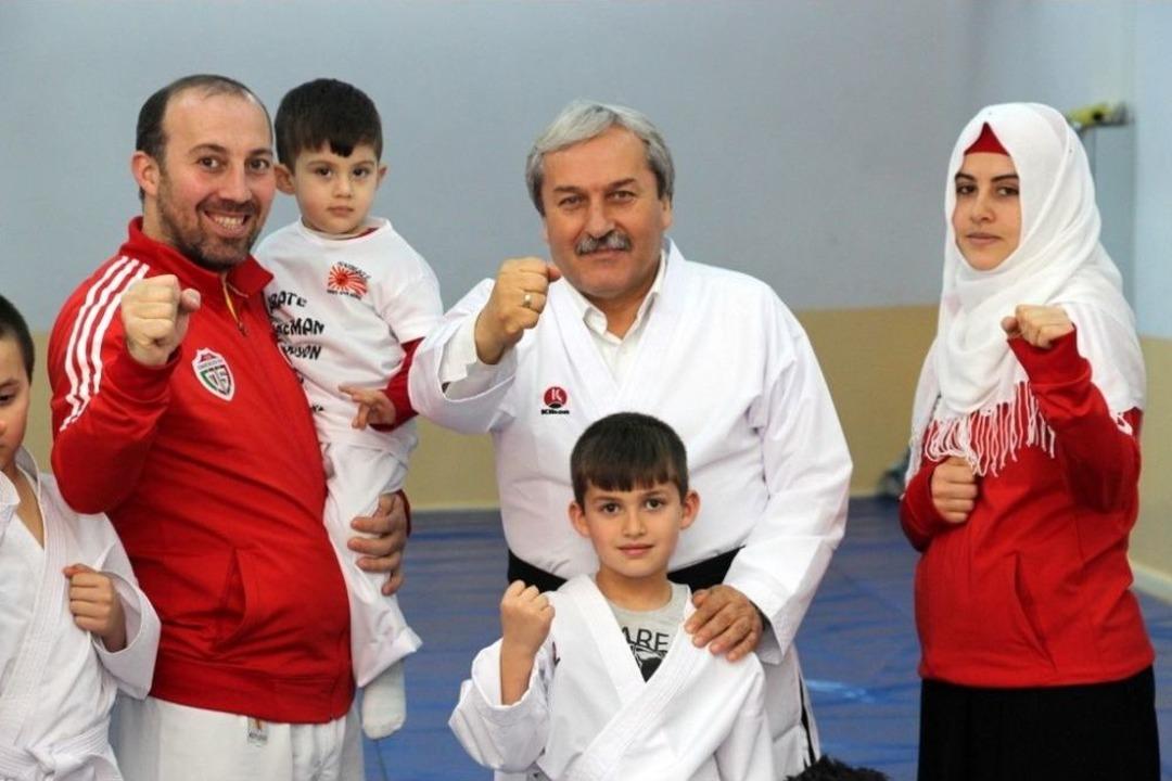 1308 Osmaneli Belediyespor Karate Takımı &Ccedil;alışmalarına Devam Ediyor