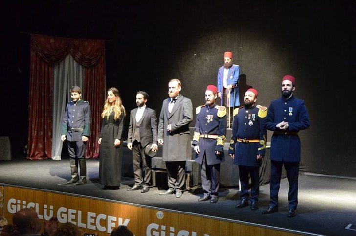 Bozüyük’te Abdülhamit Han’ı Anlatan “eskitilmiş Kılıç” Adlı Oyun Sahnelendi G4