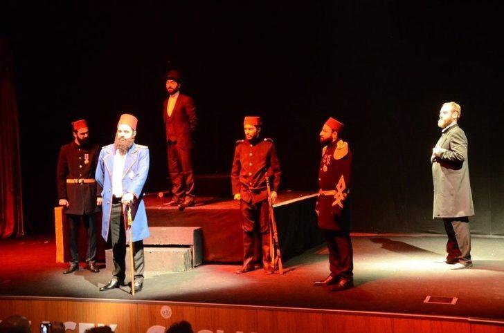 Bozüyük’te Abdülhamit Han’ı Anlatan “eskitilmiş Kılıç” Adlı Oyun Sahnelendi G5