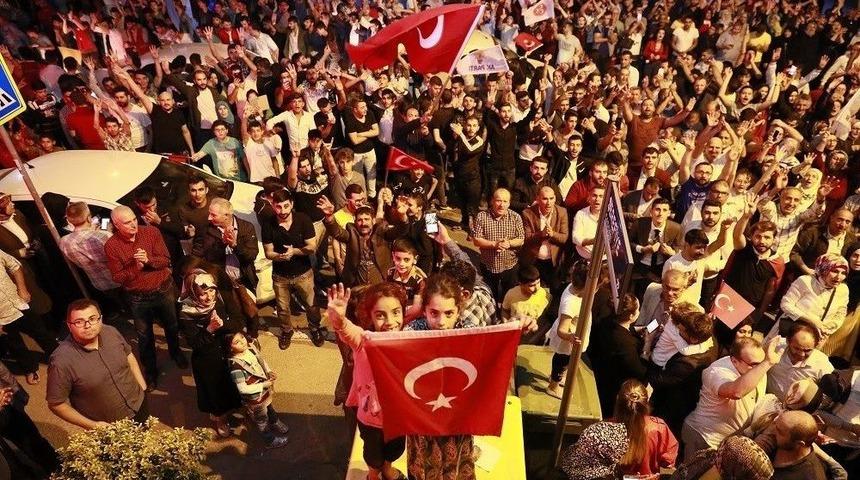 K&ouml;rfezliler Se&ccedil;im Zaferini Kutladı