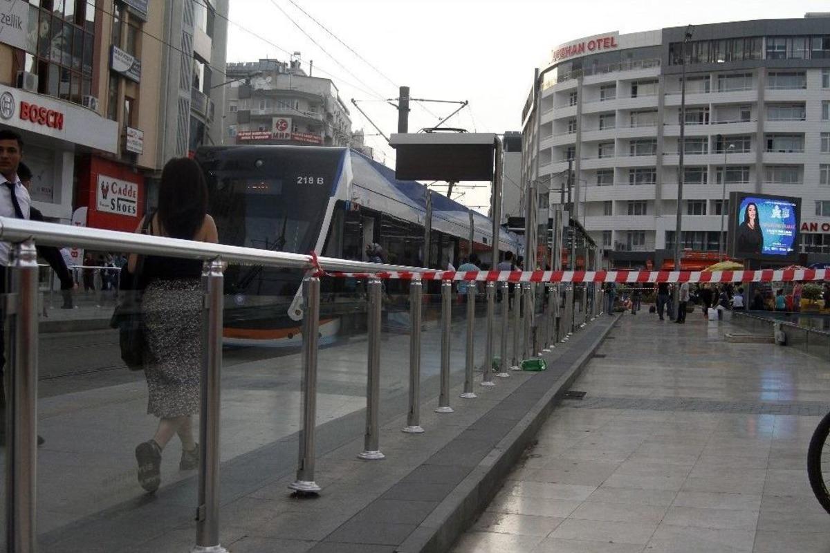 Ş&uuml;pheli Paketten Yeni Ayakkabının &Ccedil;&ouml;pleri &Ccedil;ıktı