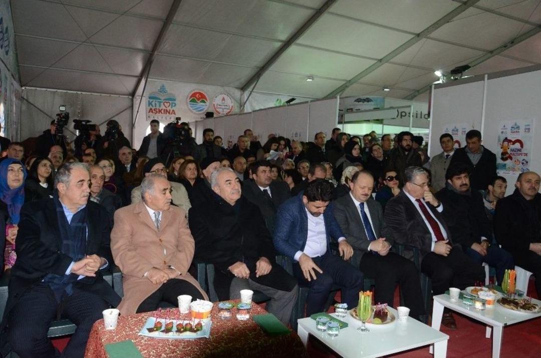 Kitap Kurtları Fuarda İzdihama Neden Oldu