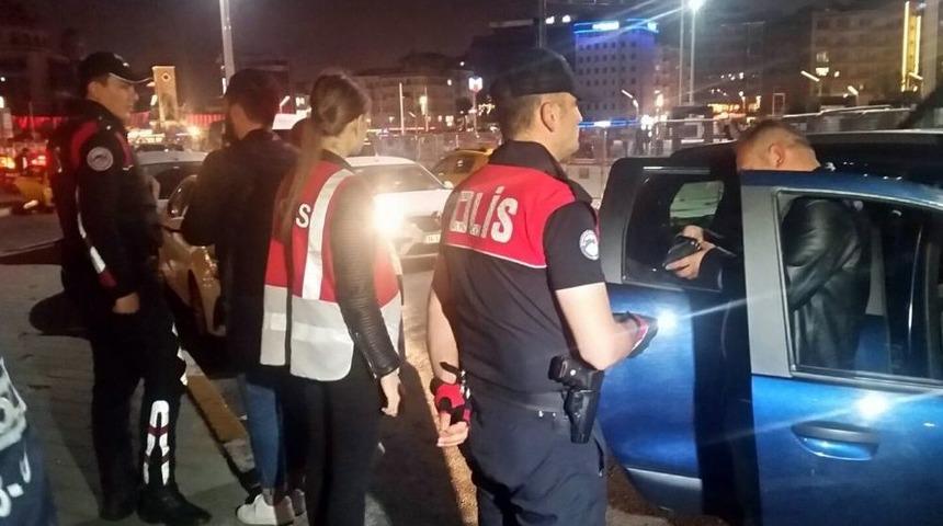 1 Mayıs &Ouml;ncesi Taksim&rsquo;de Helikopter Destekli Uygulama