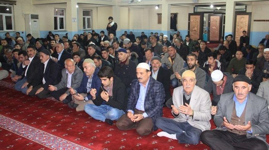 Hakkarililer Berat Kandili&rsquo;nde Camilere Akın Etti