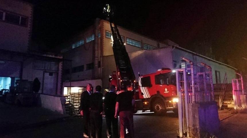 Pendik&rsquo;te Fabrika Yangını: 1 Yaralı
