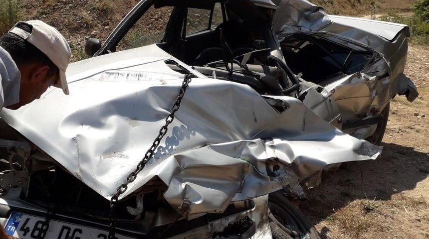 Hemzemin Ge&ccedil;itte Arıza Yapan Otomobile Tren &Ccedil;arptı