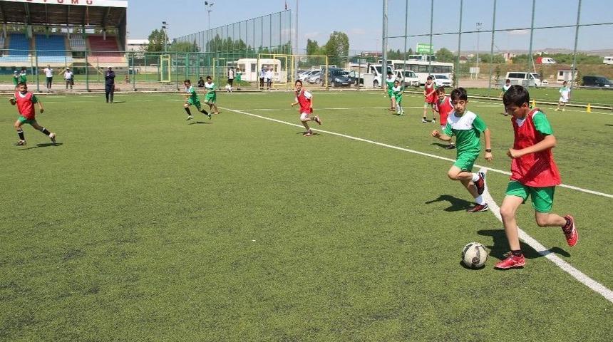 Sivas Belediyespor Futbol Yaz Okulu Başladı