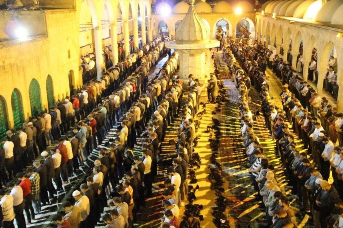 Peygamberler Şehri Şanlıurfa&rsquo;da Berat Kandili Coşkusu