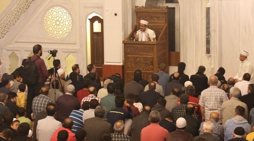 Gaziantepliler Berat Kandili&rsquo;nde Camilere Akın Etti