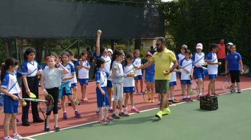 Anadolu &Uuml;niversitesi Minik &Ouml;ğrencilere Sporu Aşılamaya Devam Ediyor