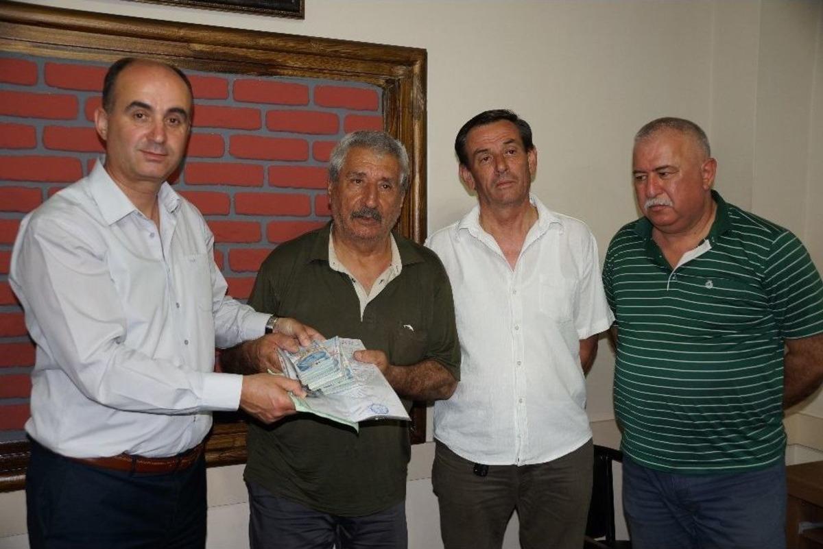 Yumurtayı Aldı, Para Dolu Poşeti Otob&uuml;ste Bıraktı