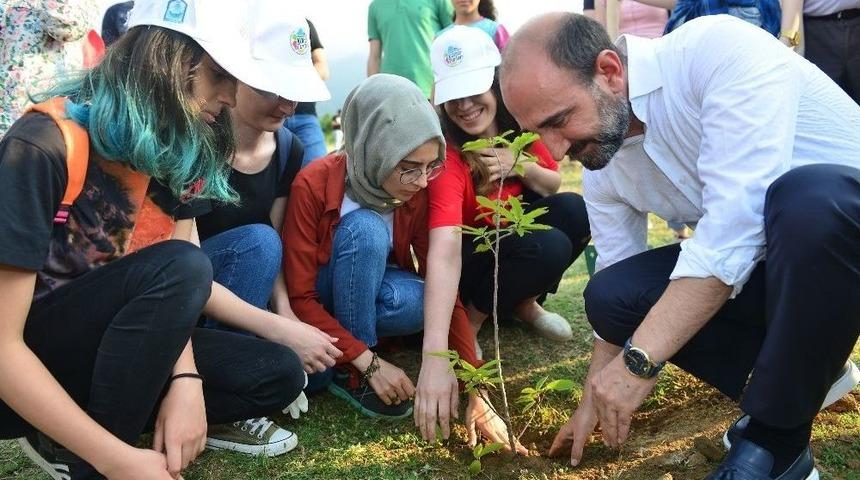 &lsquo;ideal Gen&ccedil;lik&rsquo;ten Geleceğe 254 Fidan