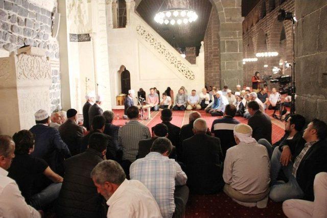 Diyarbakır&rsquo;da Berat Kandili Dualarla İhya Edildi 1