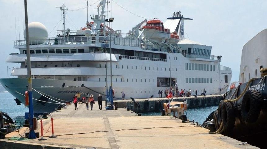 Lübnanlı Turistler Kruvaziyer Gemisi İle Alanya’ya Geldi