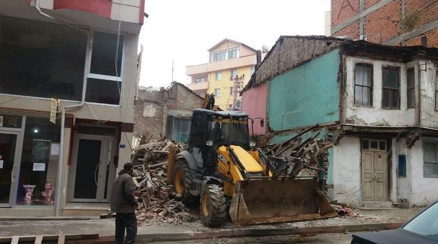 Tehlike Arz Eden Metruk Binaların Y&uuml;zde 80&rsquo;inin Yıkımı Ger&ccedil;ekleştirildi